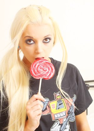 Stacey Rocks offers a free xxx photo gallery with Stacey Rocks unveiling amazing form