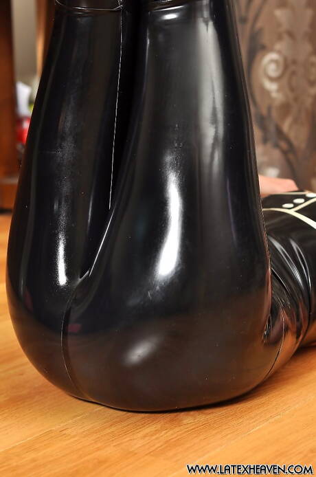 Latex Heaven invite you to explore a free photos with Sarah xxx gallery 235279